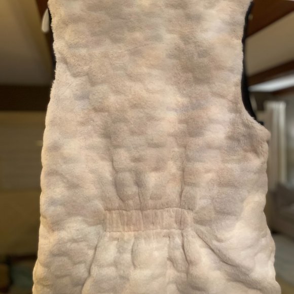 NWT (other) Lucy Women's White Ivory Faux Fur Ivory Vest. Size Large - Picture 10 of 10